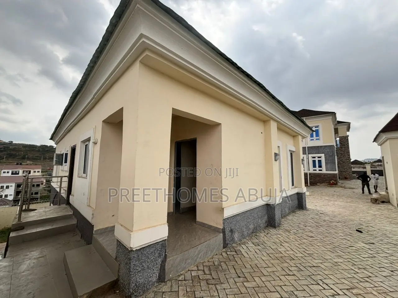 6bdrm Duplex in Naf Valley Estate, for rent