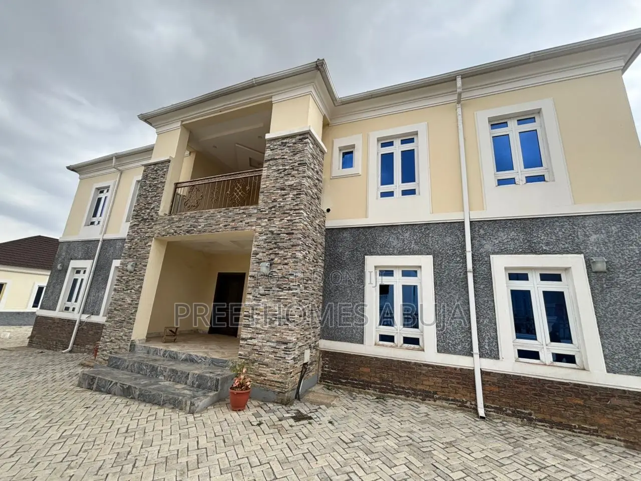 6bdrm Duplex in Naf Valley Estate, for rent