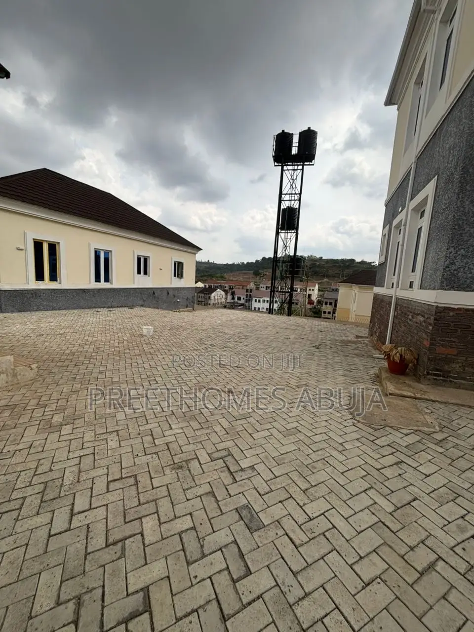 6bdrm Duplex in Naf Valley Estate, for rent