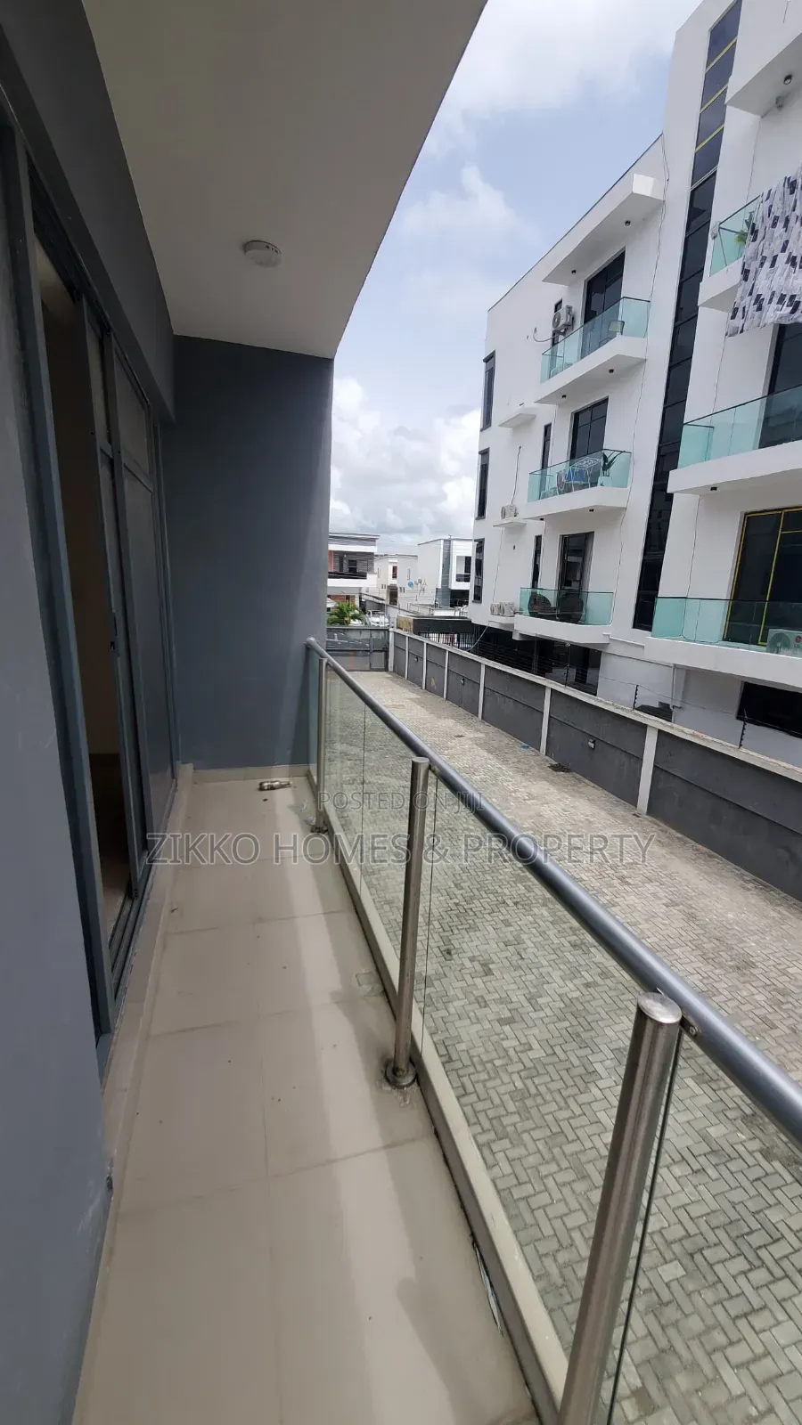 3bdrm Townhouse/Terrace in Chevron Estate, Lekki for sale