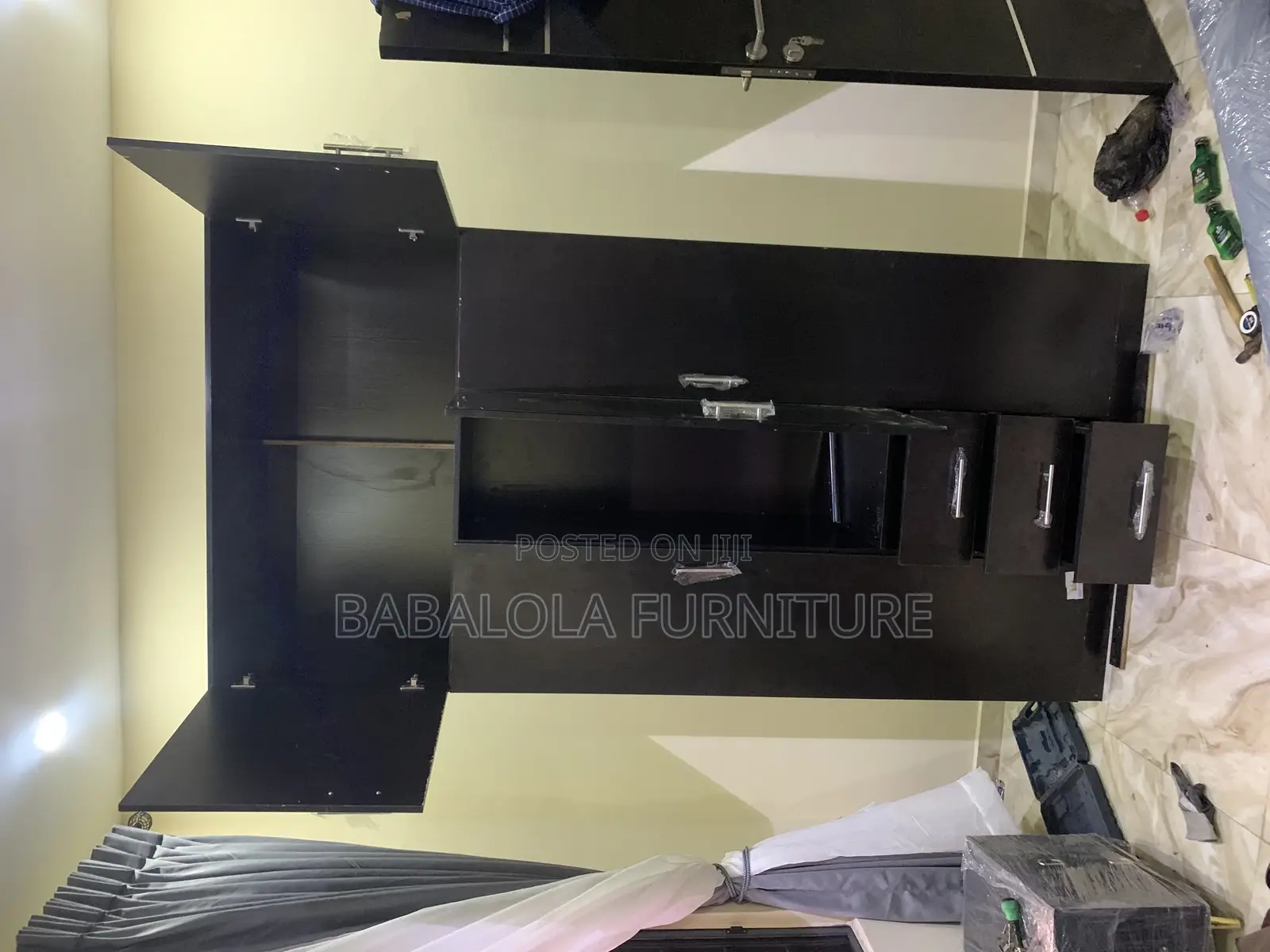 4:8 Feet Standard Wardrobe With Glass