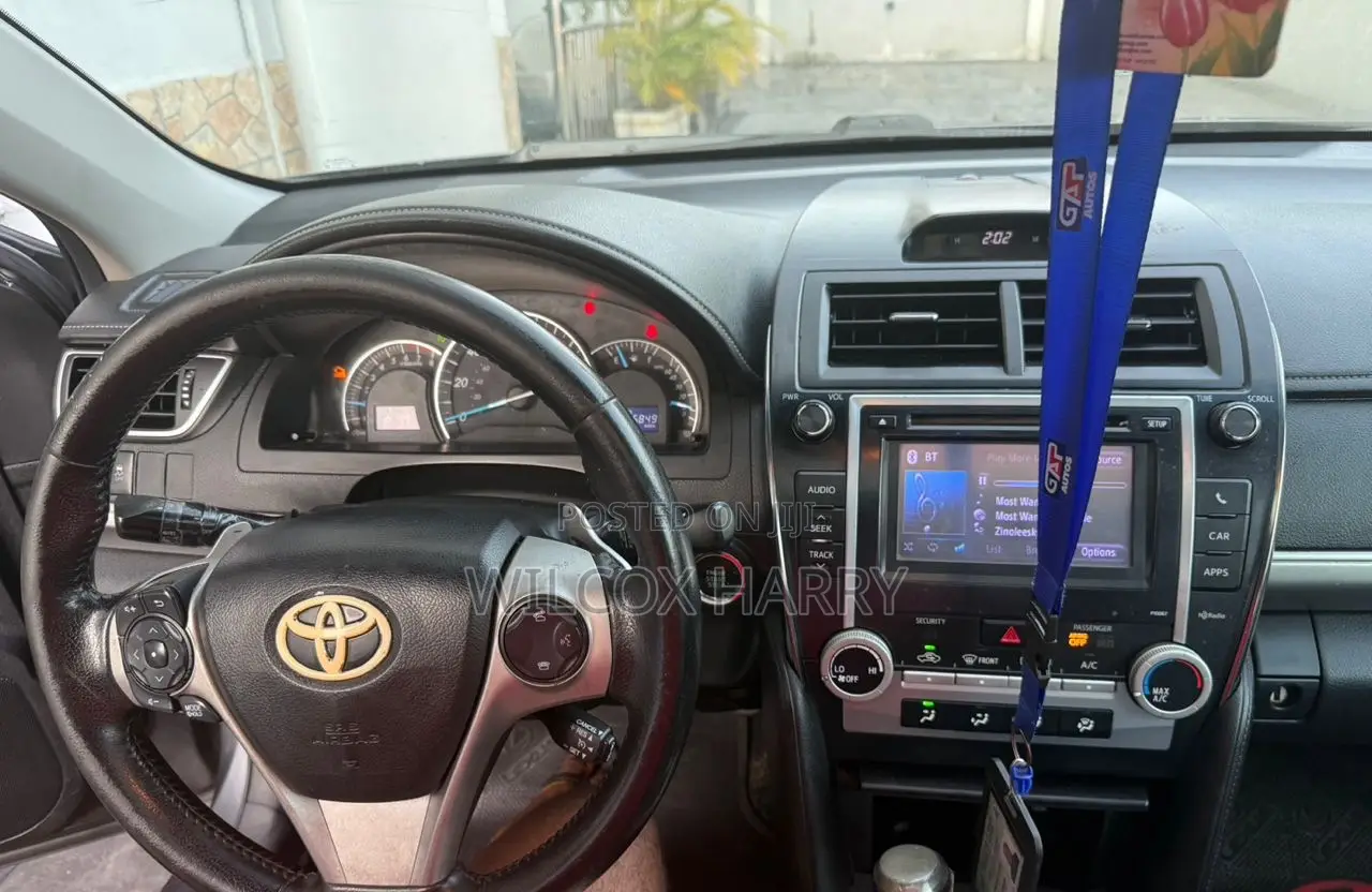 Toyota Camry SE 4dr Sedan (2.5L 4cyl 6A) 2013 Gray