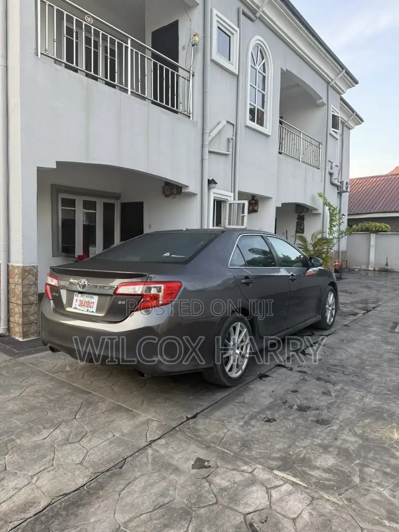 Toyota Camry SE 4dr Sedan (2.5L 4cyl 6A) 2013 Gray
