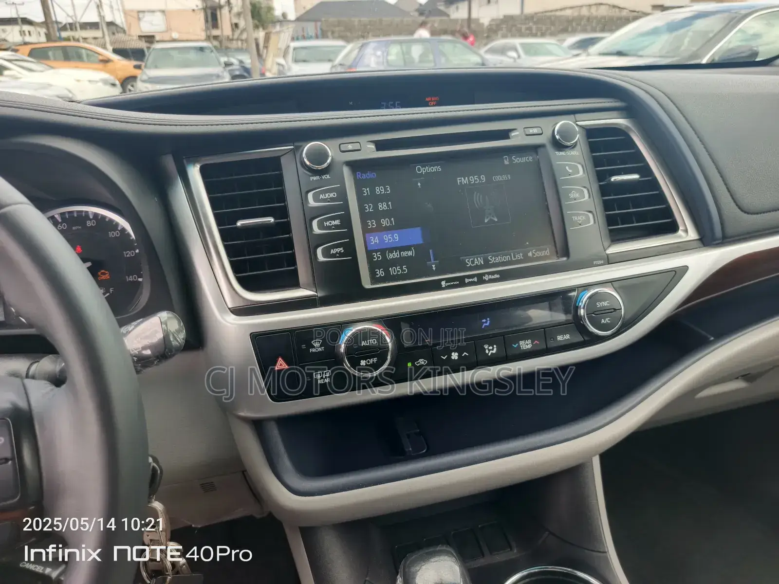 Toyota Highlander LE Plus V6 4x4 (3.5L 6cyl 6A) 2016 Silver