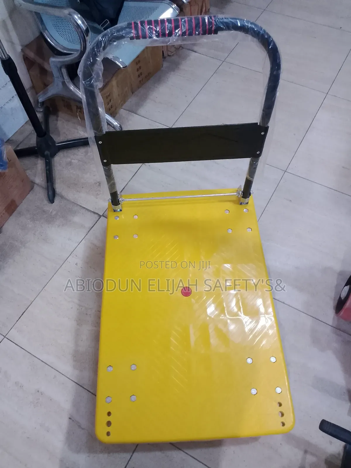 300 to 400 Kg Hand Trolley With Four Tyres