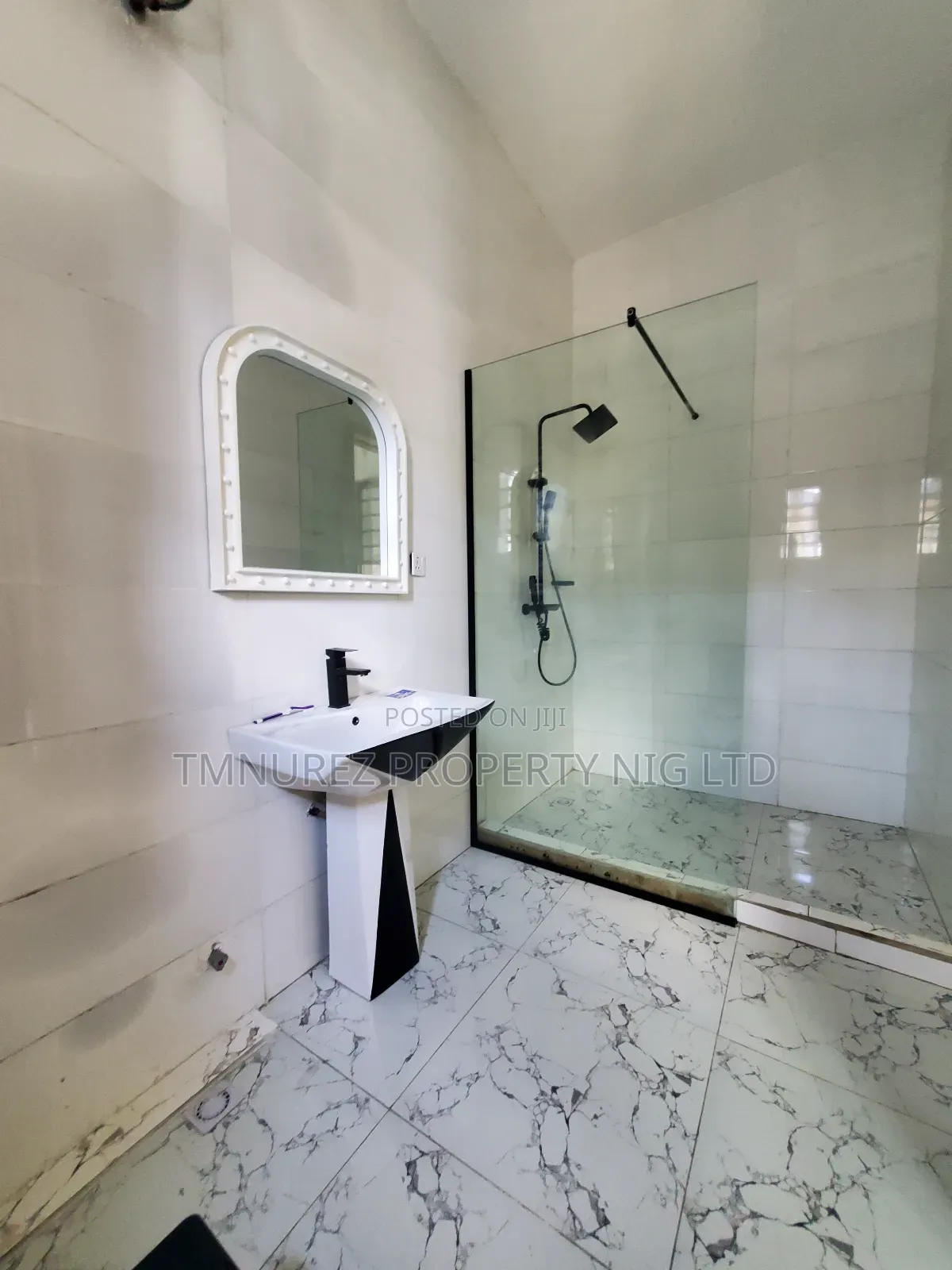 Studio Apartment in Green Court, Ikota for rent