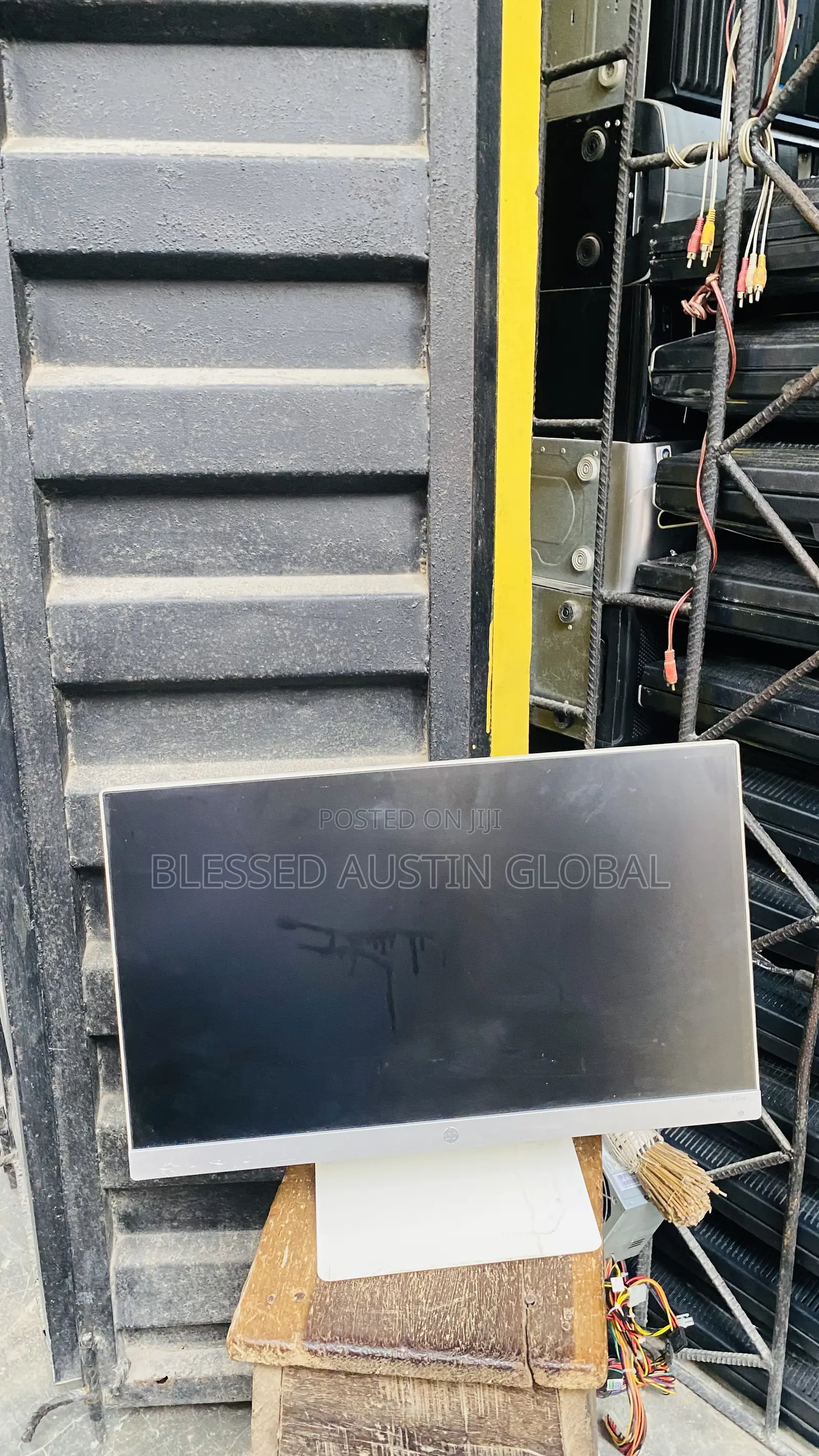 22 Inches Frameless Monitor