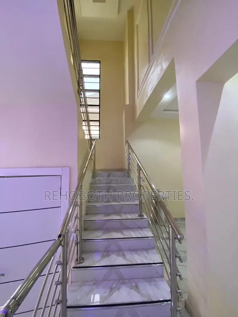 3bdrm Duplex in Kolapo Ishola, Ibadan for rent