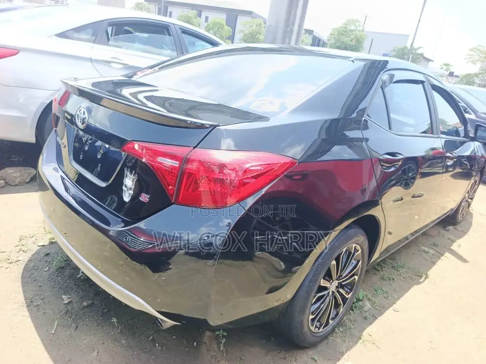 Toyota Corolla LE Premium 4dr Sedan (1.8L 4cyl CVT) 2015 Black