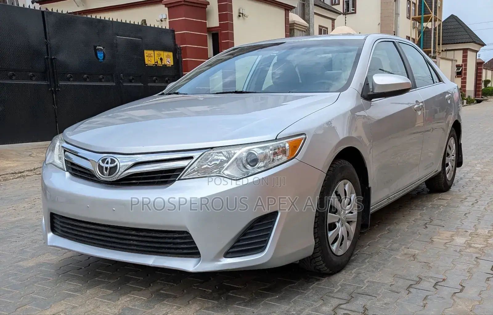 Toyota Camry LE 4dr Sedan (2.5L 4cyl 6A) 2012 Silver