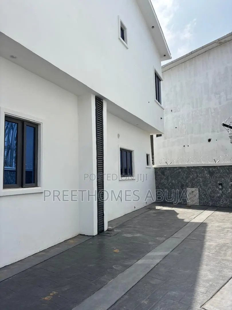 3 Bedroom Terrace for Sale.