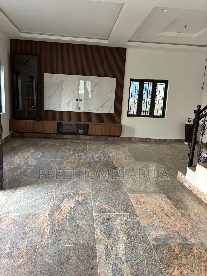 3 Bedroom Terrace for Sale.