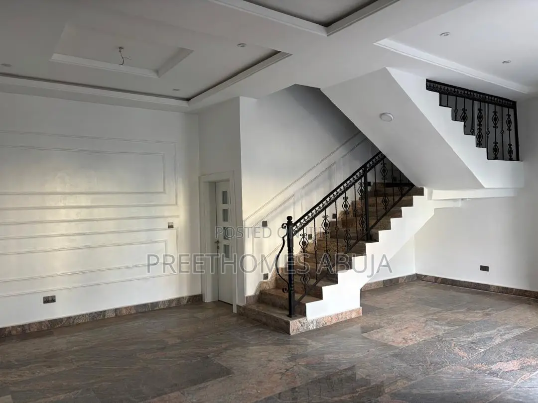 3 Bedroom Terrace for Sale.