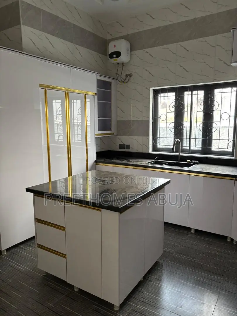 3 Bedroom Terrace for Sale.