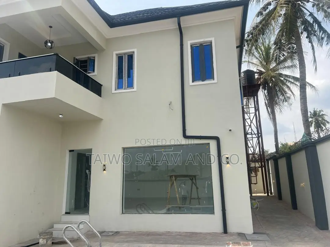 4bdrm Duplex in Oluyole Estate for sale