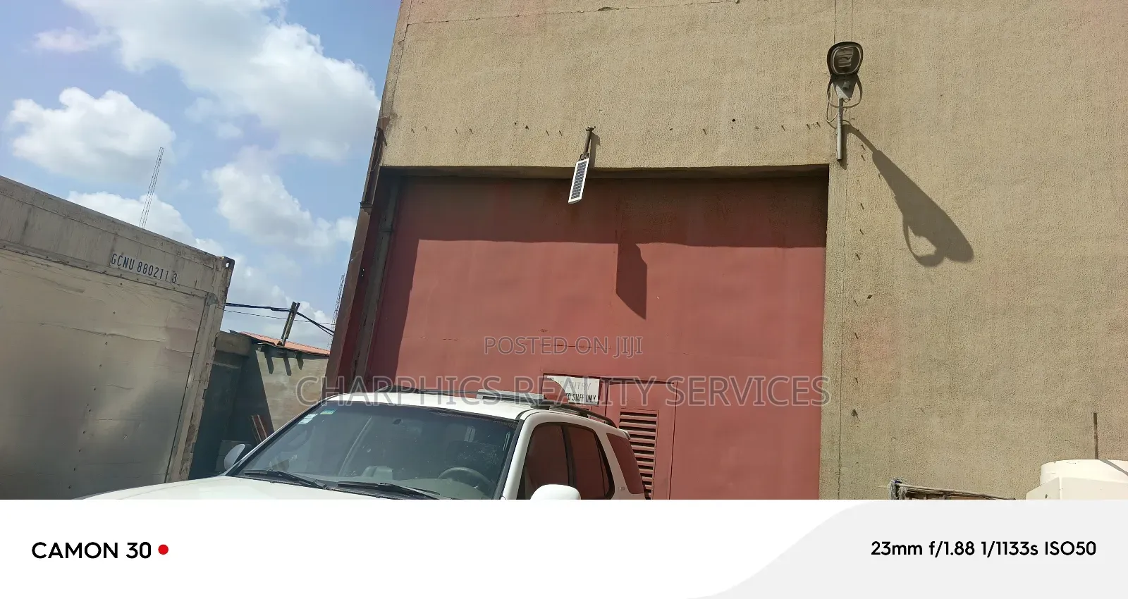 *Warehouse for Lease* 
Good 14,200sqft Off Eric Moore Road Suruler