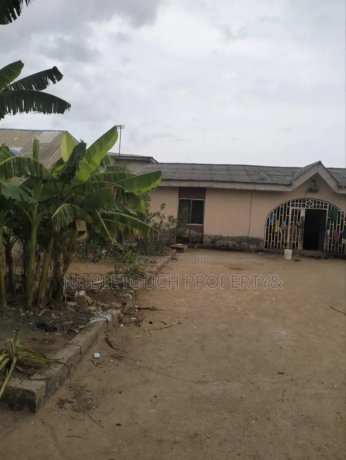 4bdrm Bungalow in Egan Igando Lagos for sale