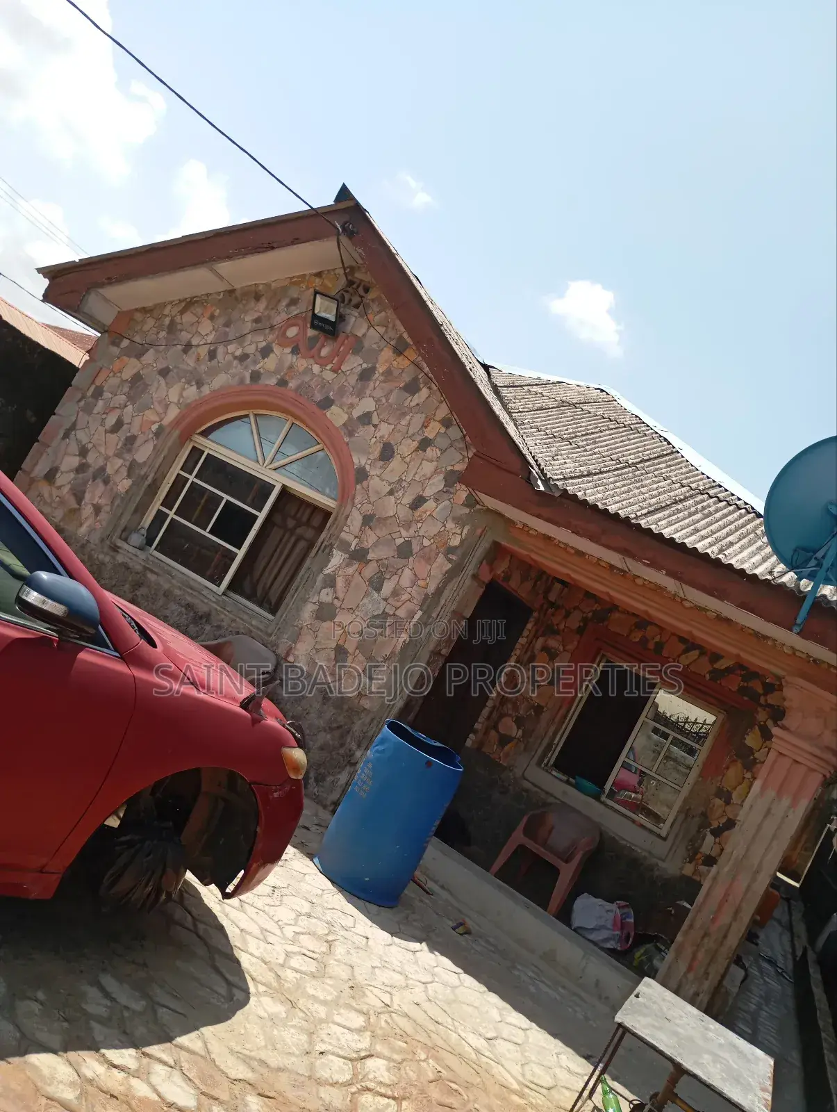 5bdrm Bungalow in Dedogbe Cresent, Ipakodo for sale