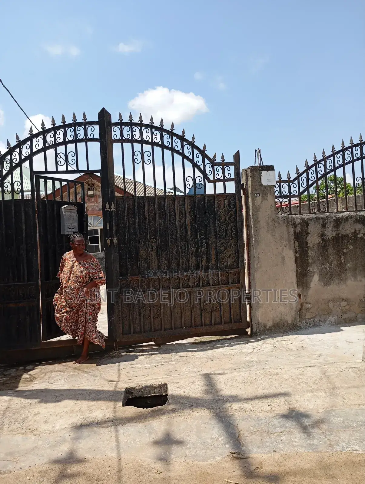 5bdrm Bungalow in Dedogbe Cresent, Ipakodo for sale