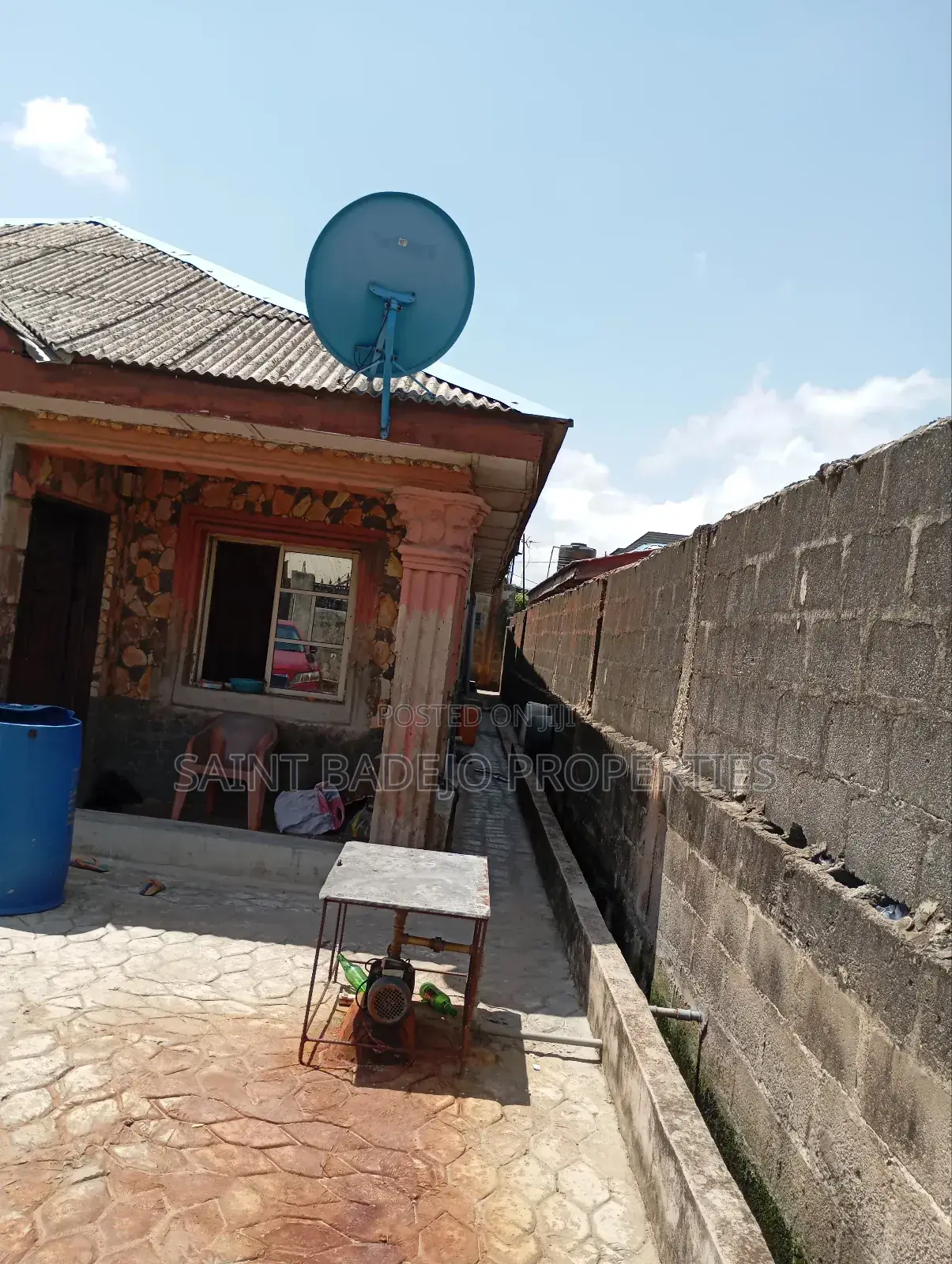 5bdrm Bungalow in Dedogbe Cresent, Ipakodo for sale