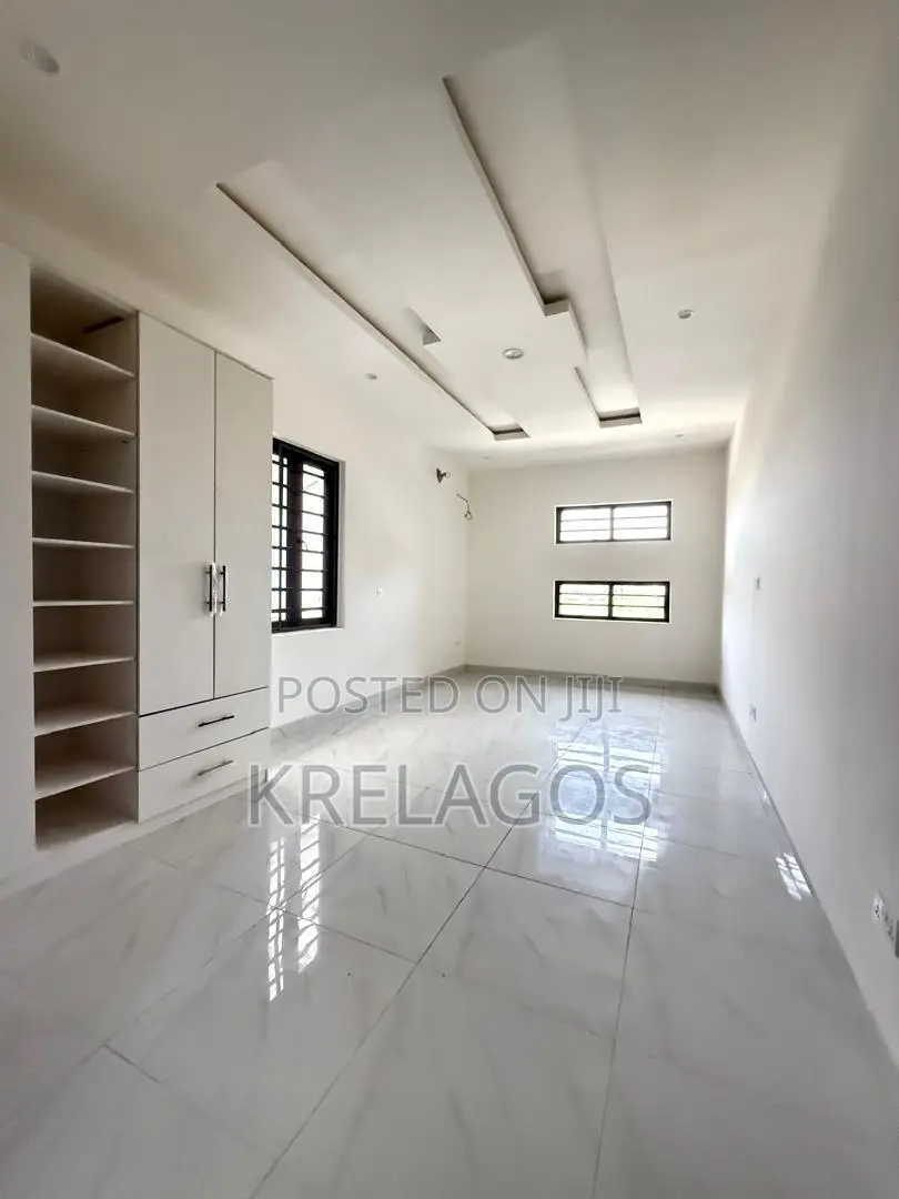 5bdrm Duplex in Ikate for sale