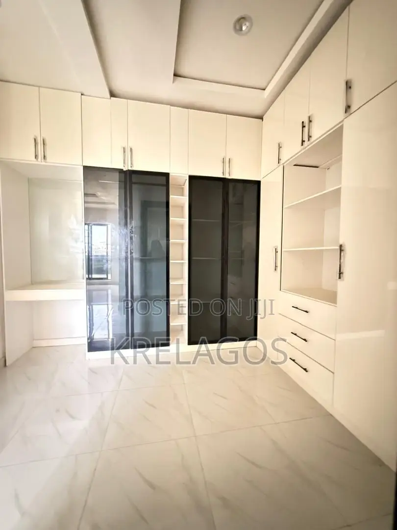 5bdrm Duplex in Ikate for sale
