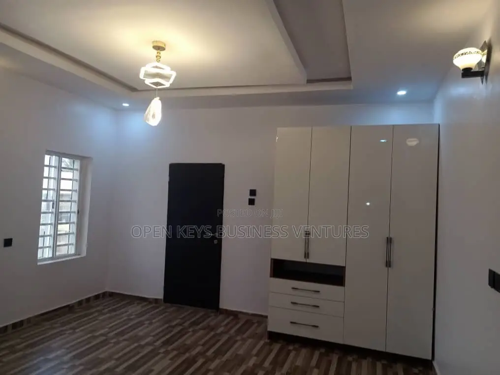 Furnished 5bdrm Duplex in Temidire, Ologuneru for sale