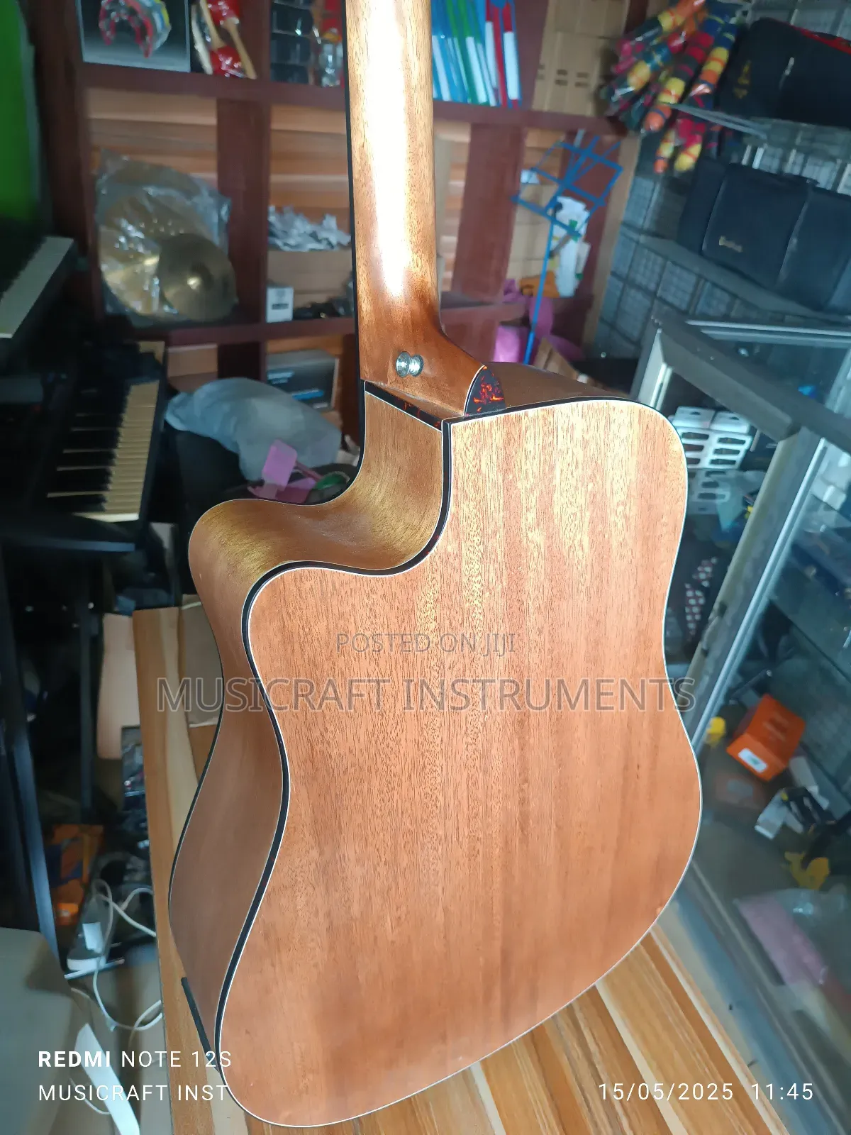 Syain Electro-Acoustic/Semi-Acoustic Guitar