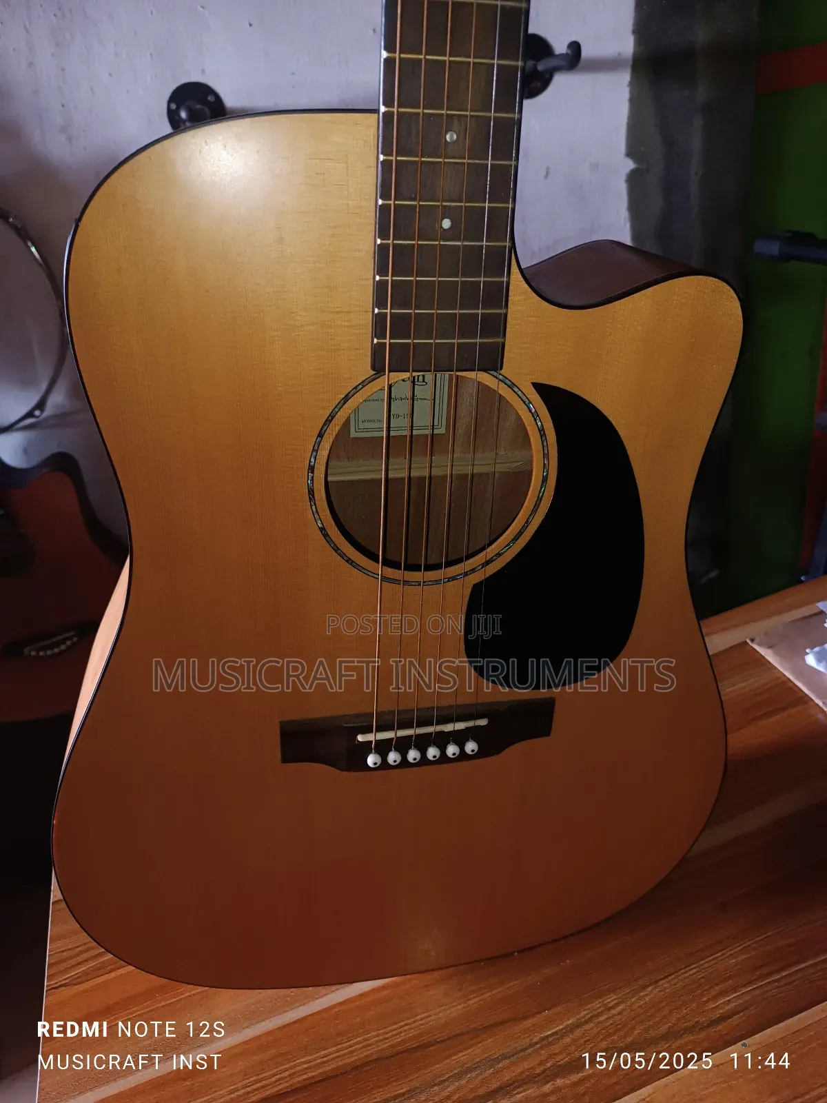 Syain Electro-Acoustic/Semi-Acoustic Guitar