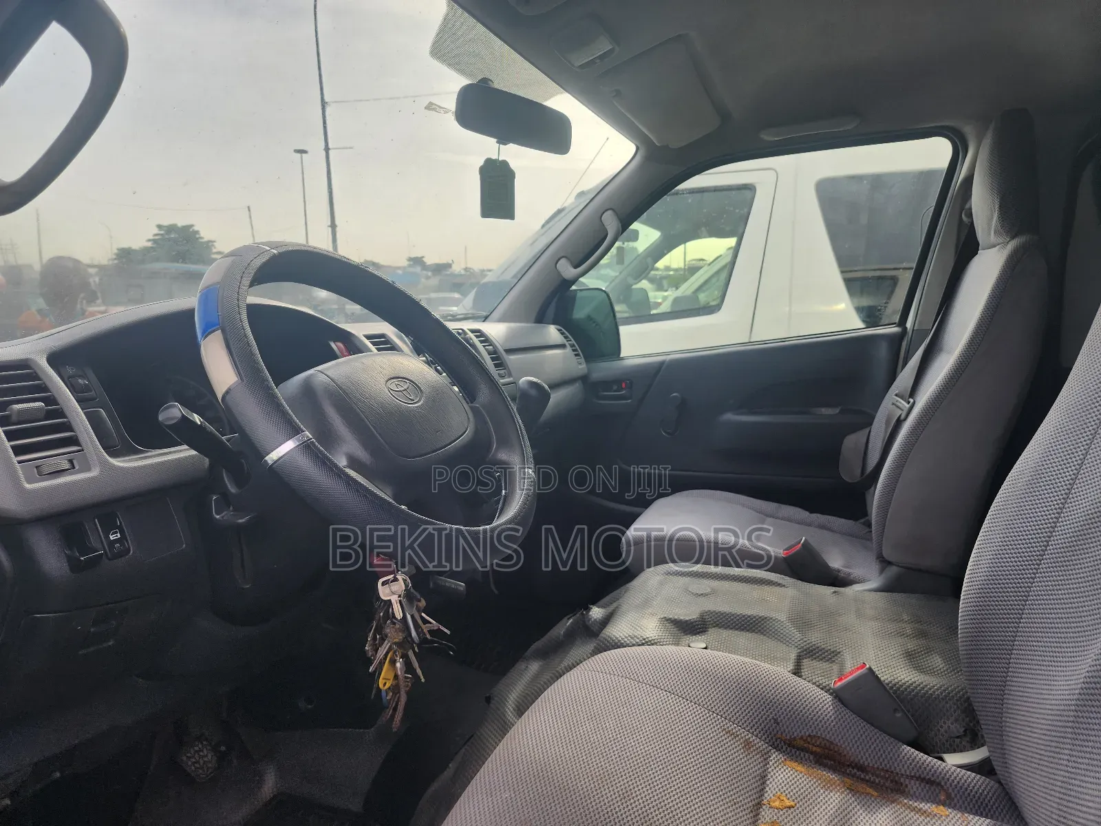 Toyota HiAce 2013 White