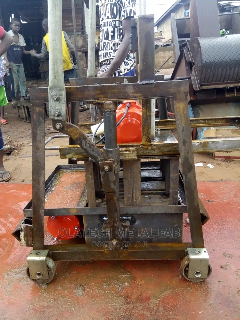 Automated Concrete Block Moulding Machine