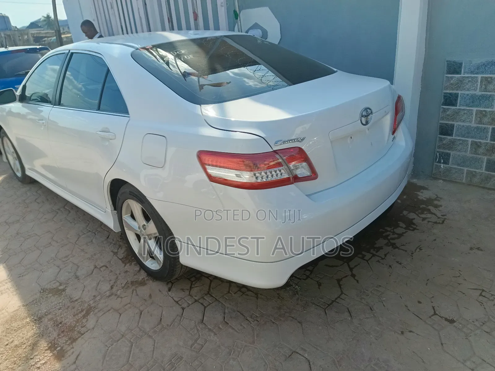 Toyota Camry SE V6 4dr Sedan (3.5L 6cyl 6A) 2011 White