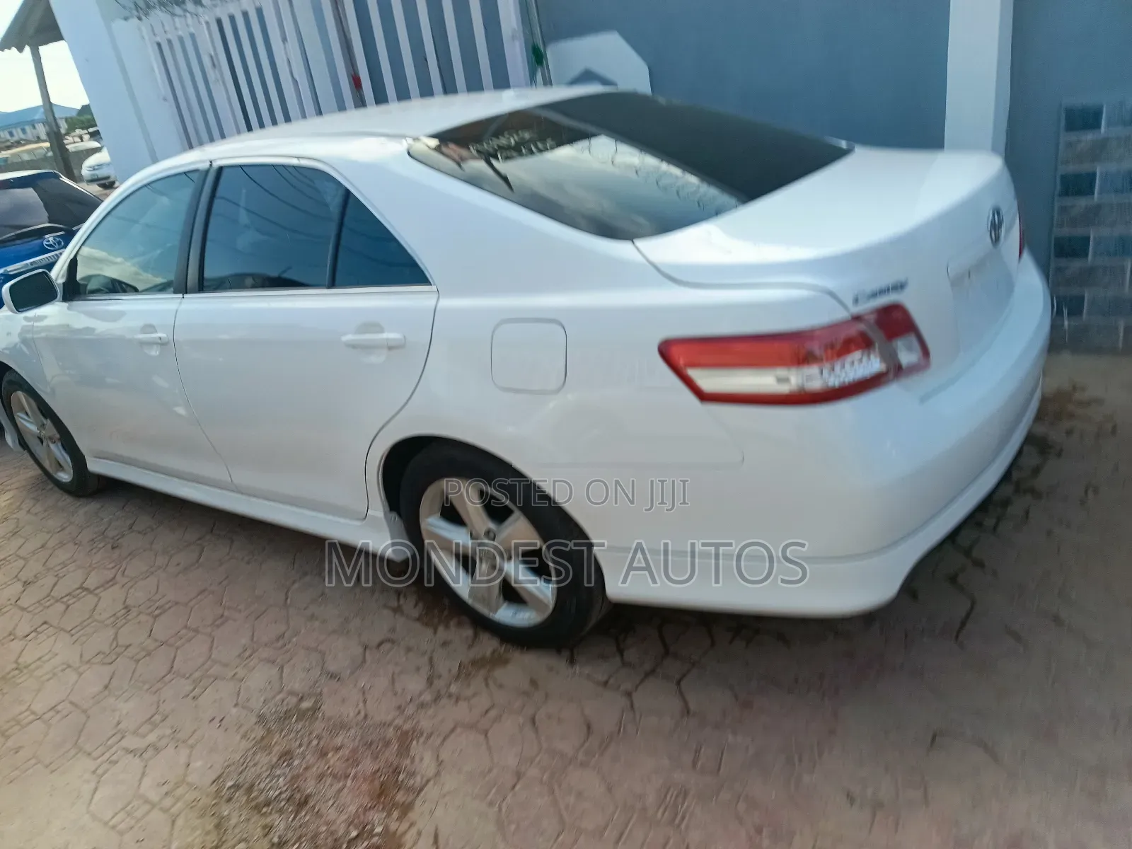 Toyota Camry SE V6 4dr Sedan (3.5L 6cyl 6A) 2011 White