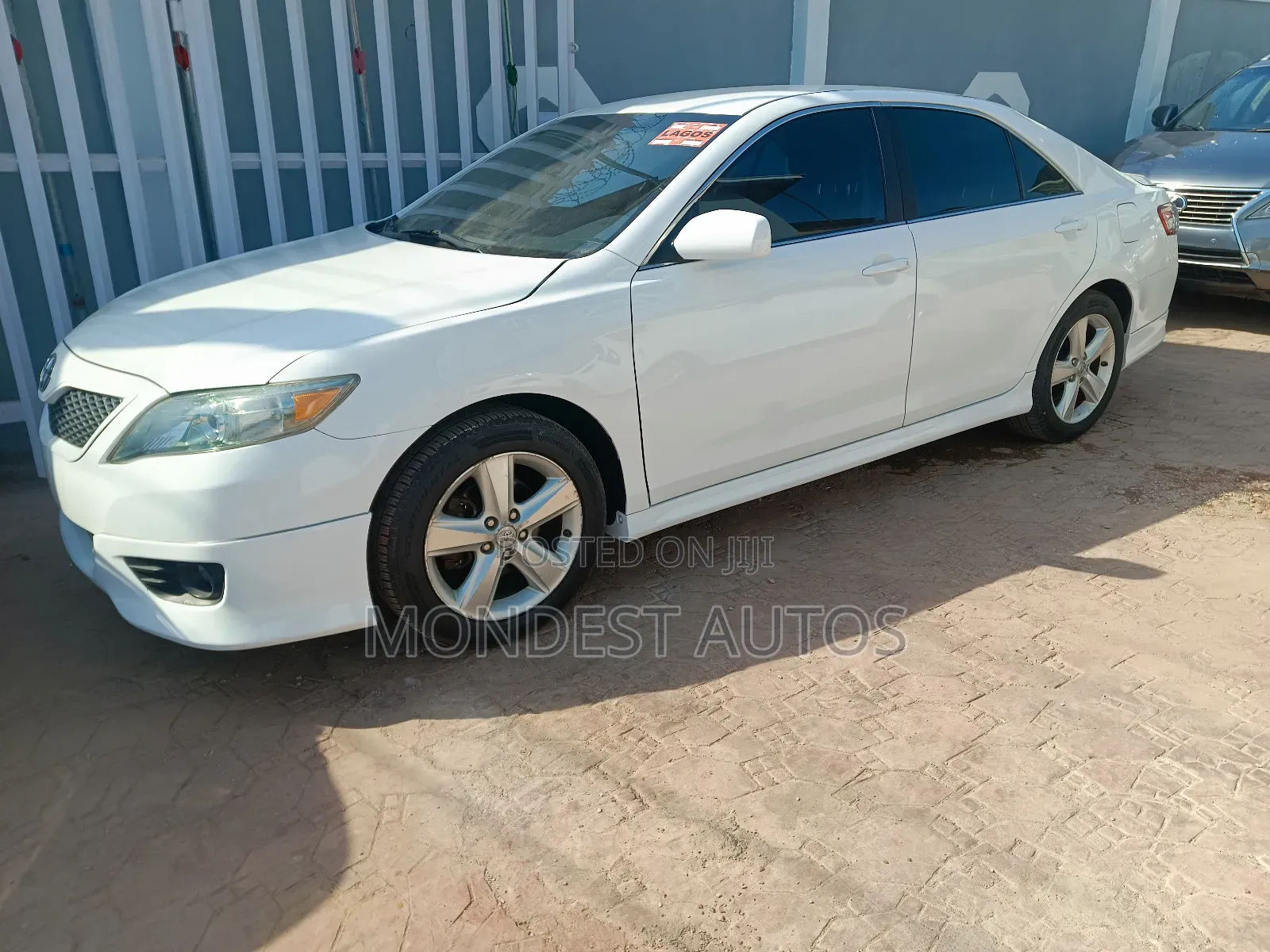 Toyota Camry SE V6 4dr Sedan (3.5L 6cyl 6A) 2011 White