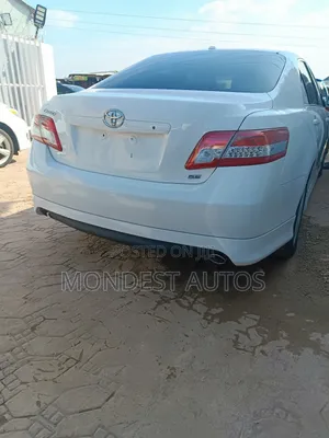 Toyota Camry SE V6 4dr Sedan (3.5L 6cyl 6A) 2011 White