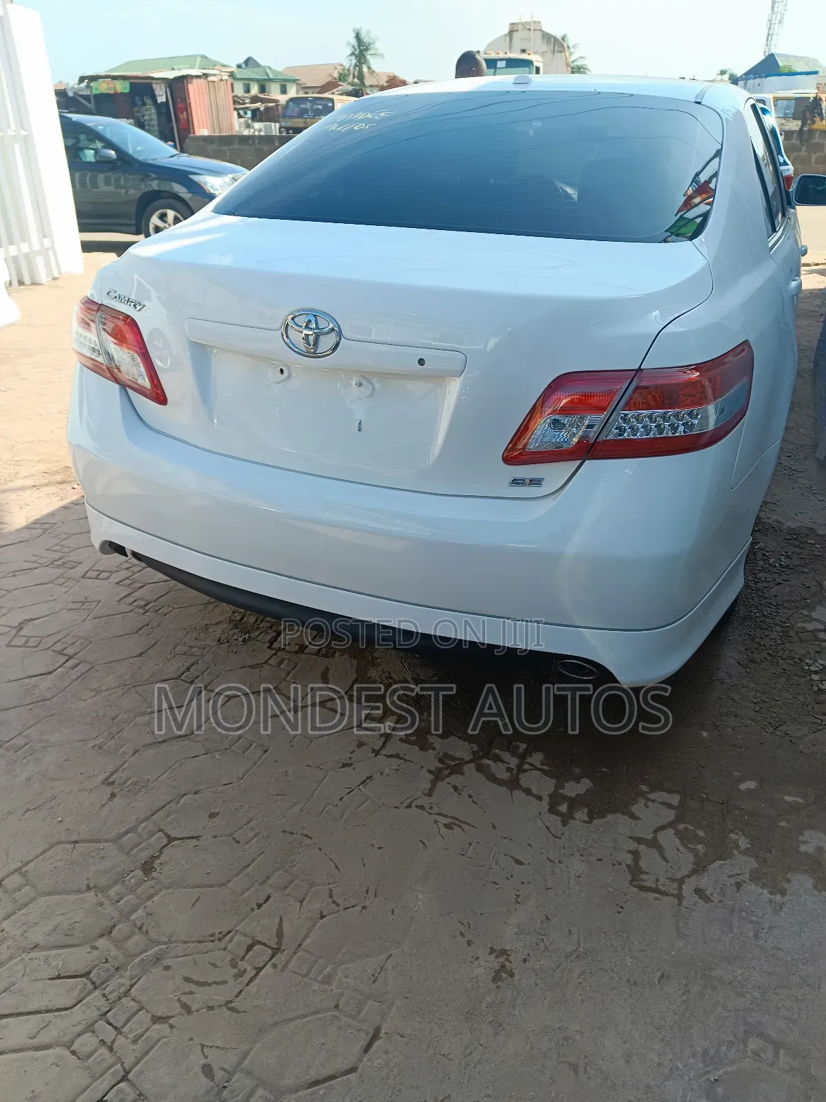 Toyota Camry SE V6 4dr Sedan (3.5L 6cyl 6A) 2011 White