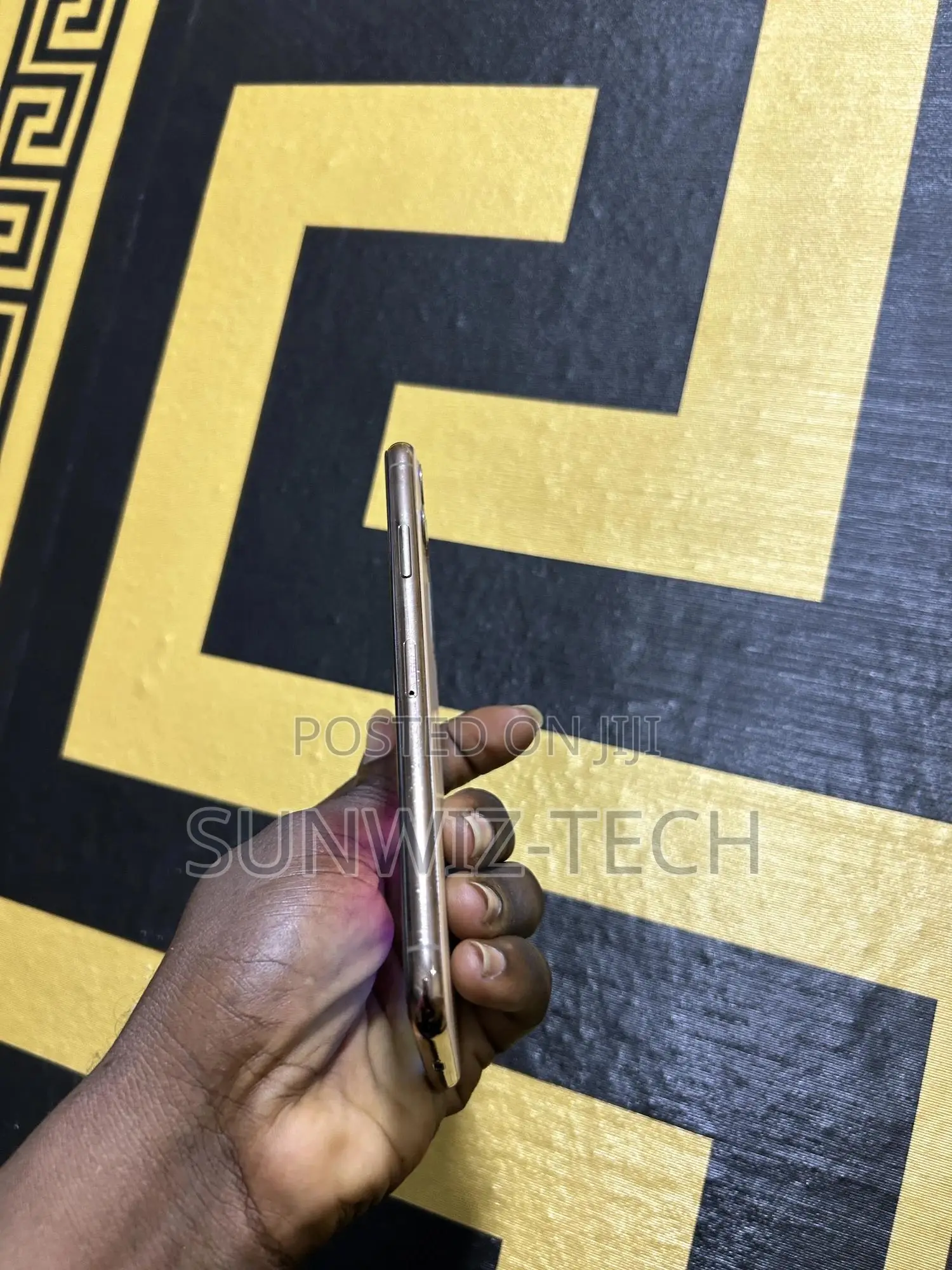 Apple iPhone 11 Pro Max 64 GB Gold