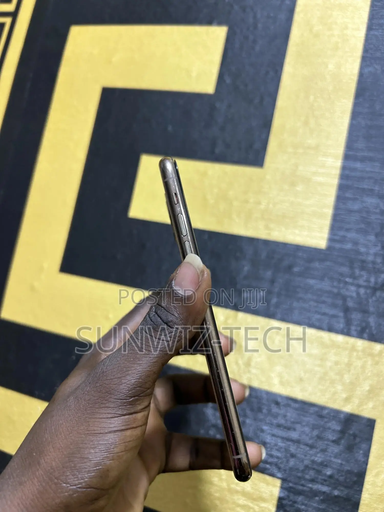 Apple iPhone 11 Pro Max 64 GB Gold