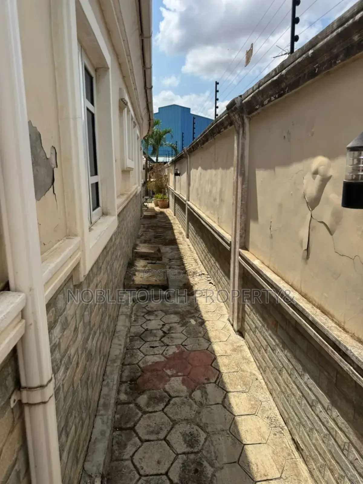4bdrm Bungalow in Off Ikotun Idimu, Iseri Olofin for sale