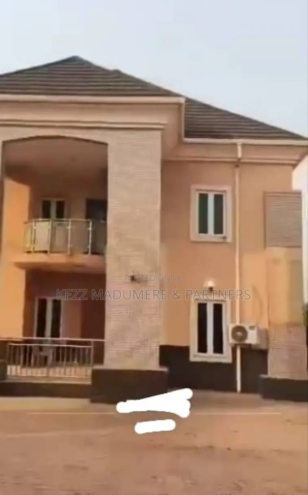 5bdrm Duplex in Premier Layout for sale