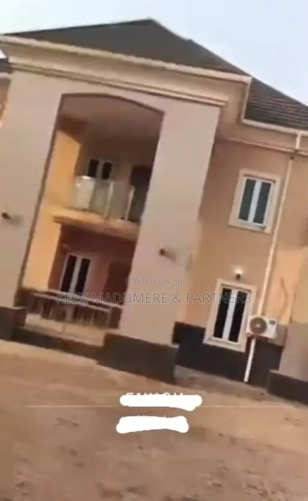 5bdrm Duplex in Premier Layout for sale