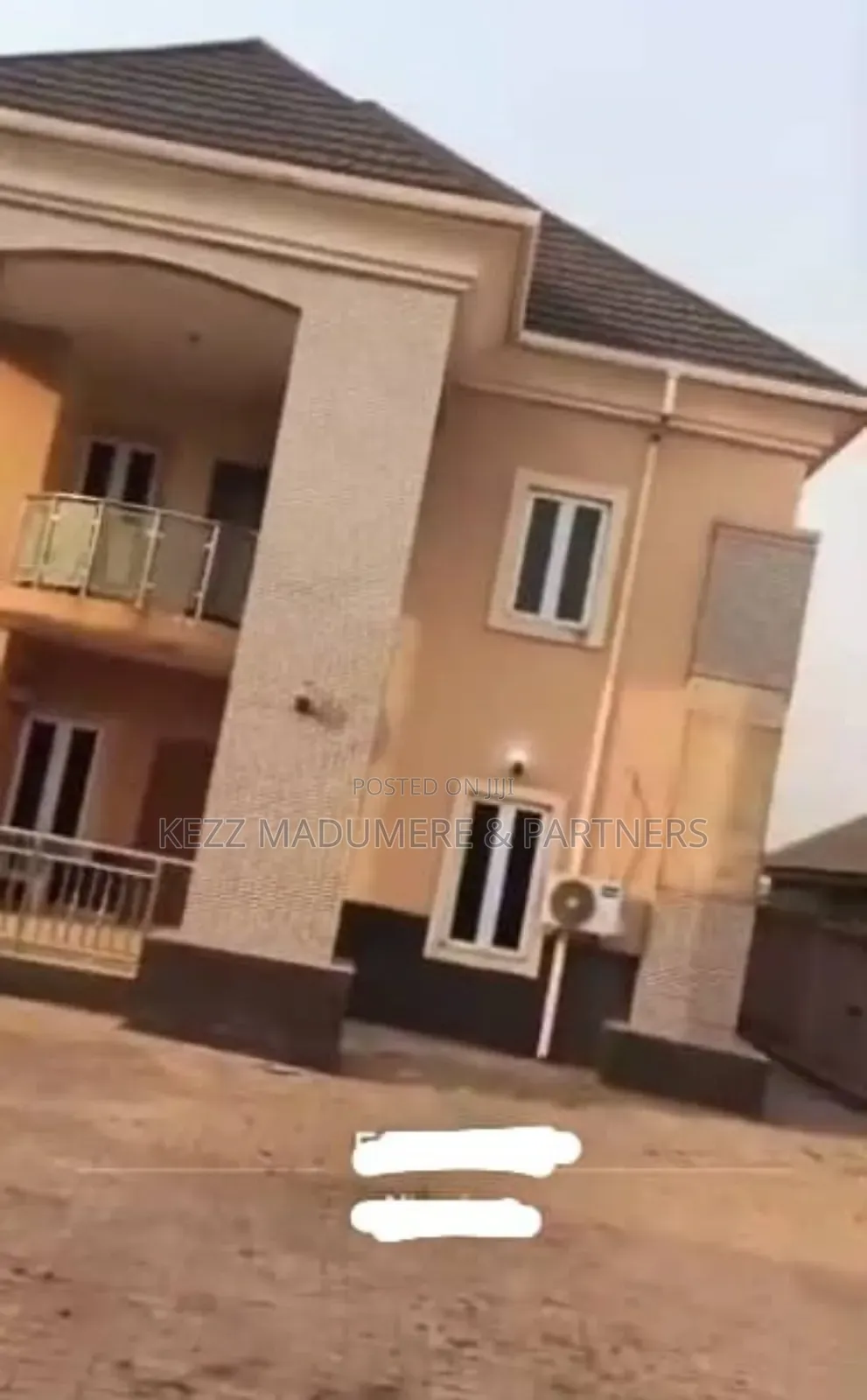 5bdrm Duplex in Premier Layout for sale