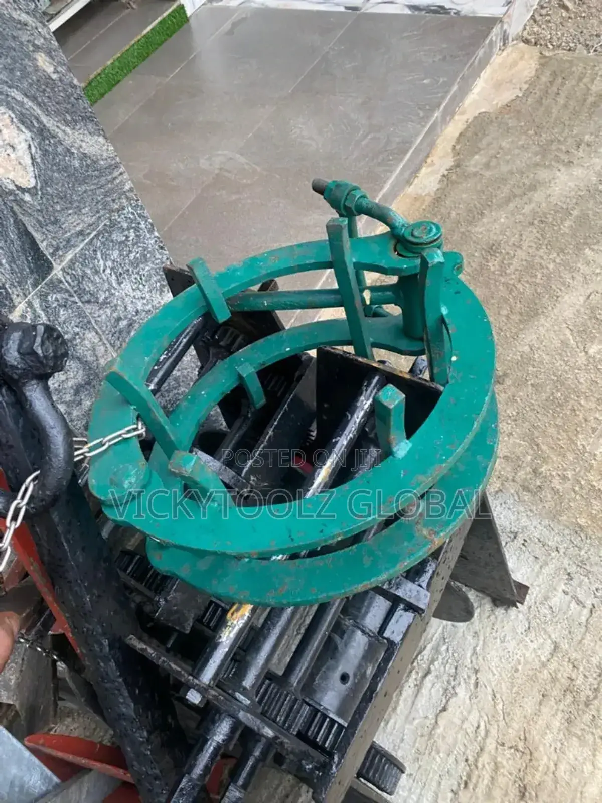 Manual Cage Pipe Clamp (10")