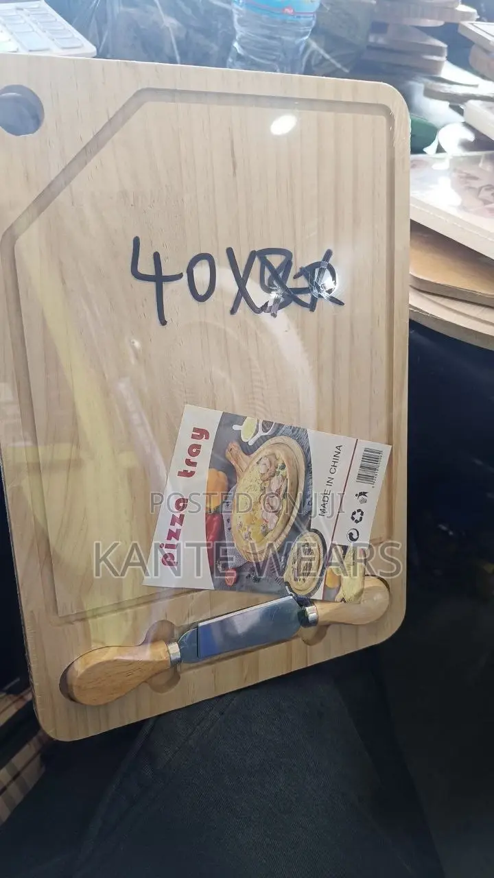 Wooden Pizza Tray With Two Cutter