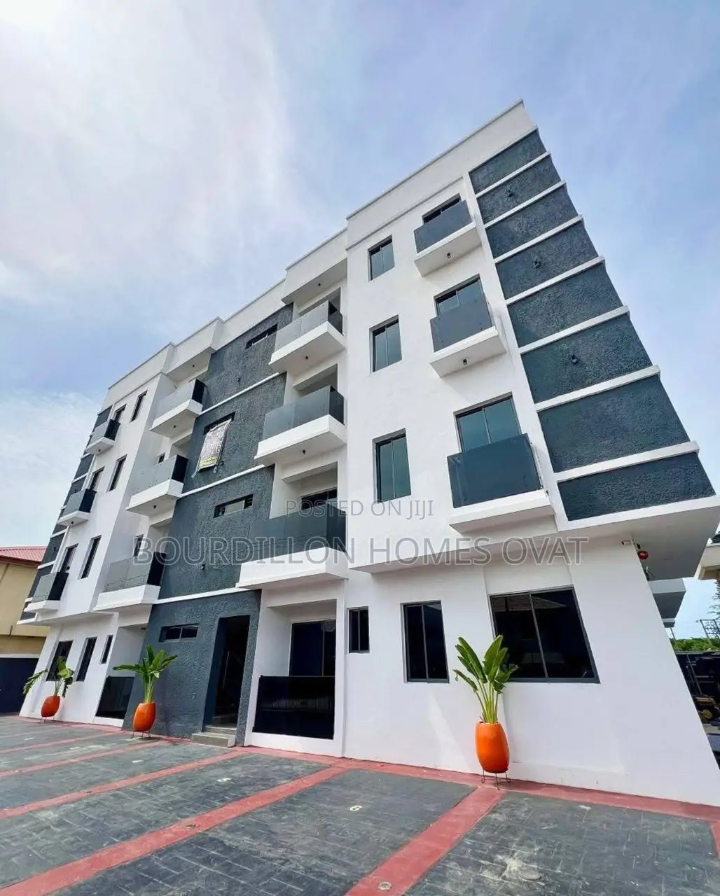 3bdrm Apartment in Lekki Phase 1 for sale