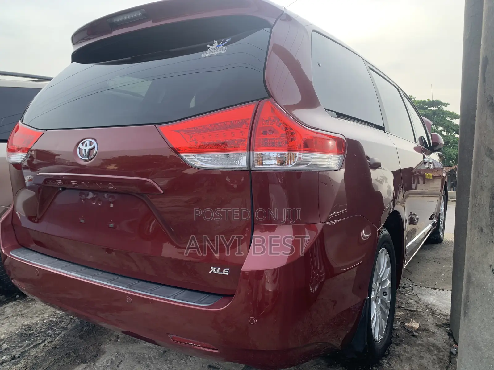 Toyota Sienna 2013 Red