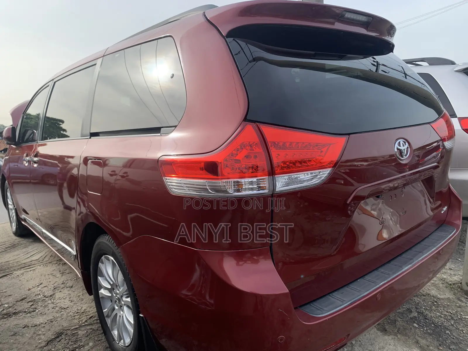 Toyota Sienna 2013 Red