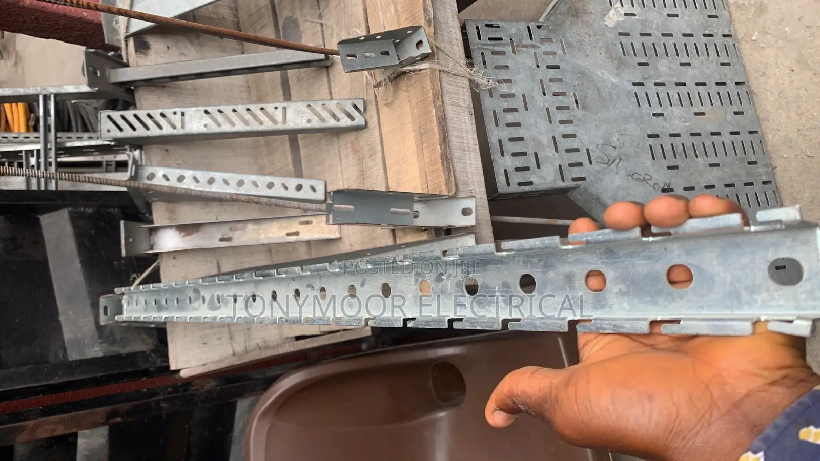 Cable Mesh Hanger