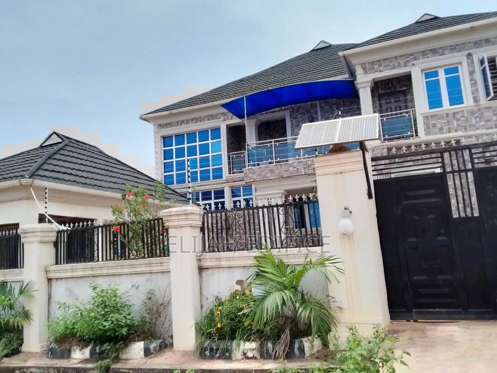 Furnished 9bdrm Duplex in Parkview, Ijede / Ikorodu for sale