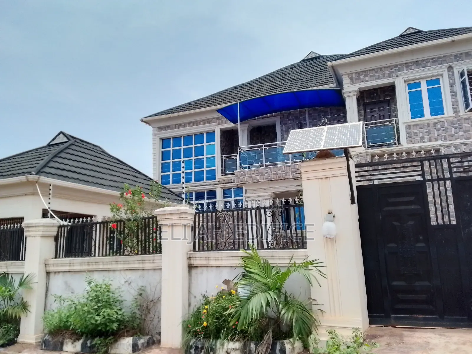 Furnished 9bdrm Duplex in Parkview, Ijede / Ikorodu for sale